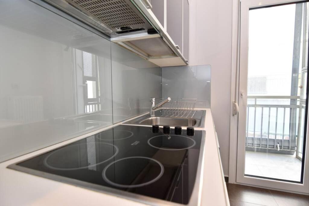 Modern Apartment In The Heart Of The City Larissa Exterior foto